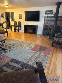Beautiful Rocky Mountain Home with views on 1 acre - Image 3