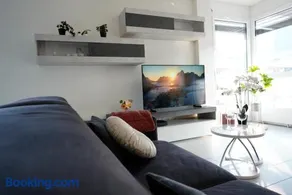 Lakeside Attic - Image 4