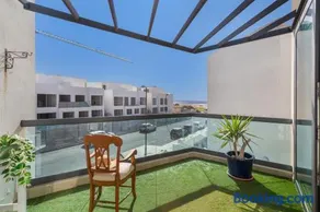 Oceanfront Apartment With Pool - Image 2
