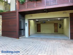 Table Mountain Villa - Image 2