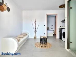 Cozy Hideaway Room with Private Jacuzzi - Image 1