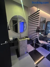 Auto Hotel Via Uno - Image 3