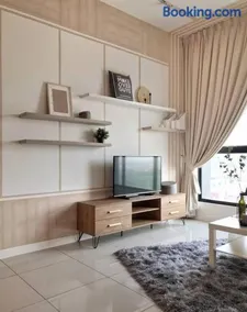Pavilion Premier Suite Puchong - 6-7pax 3R2B - Image 1