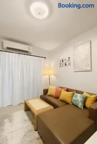 Private Corner House Near Central Westgate - Image 1