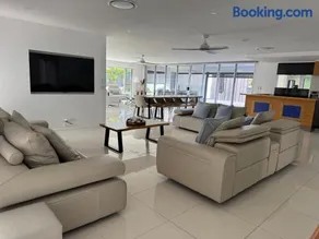 The Waterfront Retreat - Sleeps 16 - Image 5