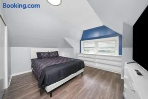 Gorgeous 5 BR Gem with Games - Image 5