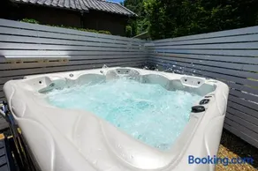 Aoshima Surfers House - Image 1
