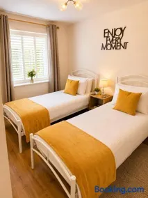 Wayside, Yorkshire Wolds Holiday Home, Sleeps 4, Parking - Image 1