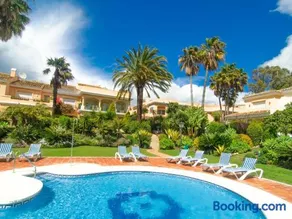 Venalmar first line townhouse, garden, sea views - Image 2