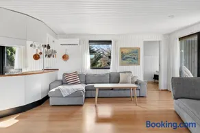 Holiday Home For 2 Families By The Water - Image 2