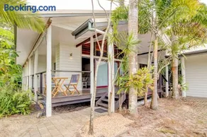 Sandalwood 50m to beach - Image 5