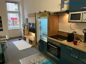 Gutbau com, Whole Apartment 4u, Self-Check-in, Top-Location, Underground & Shops under window, 3-5min Walking to Swimming & footbal Stadion, Wake-up in sunshine - Image 2
