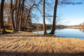 Ferienhaus direkt am See - Kamin, Klima, Sauna und Boot - Image 1