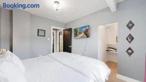 Spooky Victorian Family house with four bedrooms central to downtown - Image 4