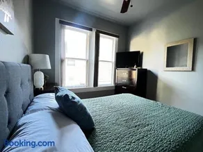 Spacious Room in shared home 9 Min to Convention Center - Image 1