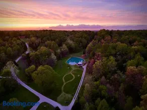 Secluded Waterfront Yurt with Wood-Fired Sauna near French Lick - Image 2