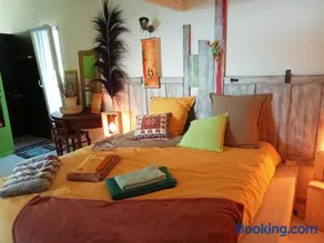 logement de charme avec jacuzzi et piscine - Image 4
