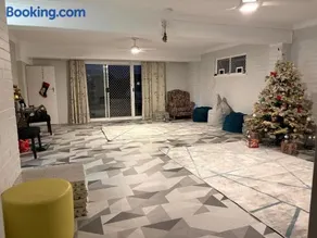 77 International Tourist House - Image 2
