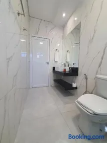 Casa Ampla com Piscina em Foz | 4 Suítes + Área Gourmet - Image 5