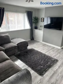 Fantastic full 3 bedroom modern apartment - Image 4