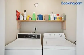 Bright and Comfy 4BR Home Ideal for Families - Image 4