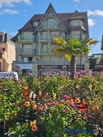 Vue mer panoramique, Centre de Villers, 2 balcons, Parking privé - Image 3