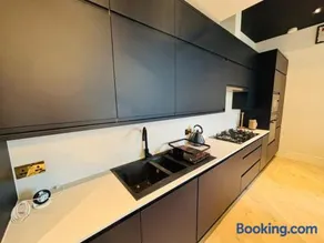 Modern New Build Flat Just 300m -Tube Station - Image 2
