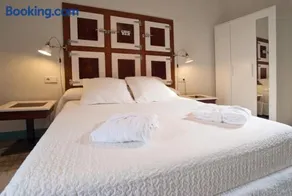 Hotel Hostal Chic - Image 1