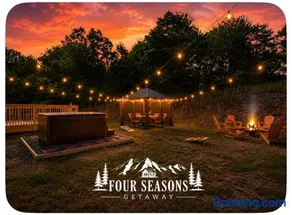 Pocono Retreat, Hot Tub, Game Room, Sleeps 12 - Image 1