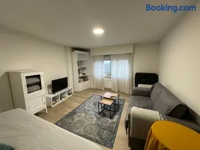 Apartamento DENTRO DE MURALLA y PARKING GRATUITO en pleno centro - Image 1