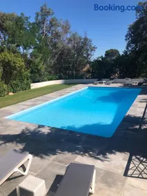 Grande propriété avec Piscine et Terrain de tennis privés - Image 2
