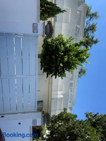 Villa Jolanda - Image 2