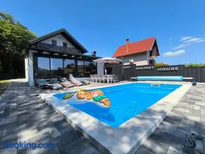 July Holiday House - Image 1