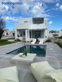 Zandre Luxury Suites - Image 1