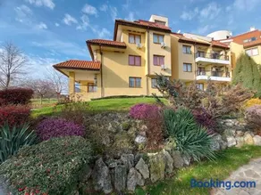 Oasis Beach Apartments Kamchia - Image 3