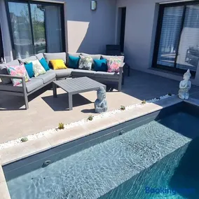 Villa- suite privée avec accès sur piscine - Image 2