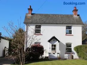 3 Bed in Lymington oc-nfl73 - Image 1