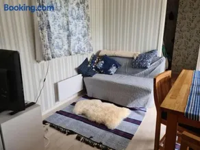 Förtjusande gästhus med parkering - Image 5
