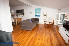 LA MARINA amplio apartamento en pleno centro de Hondarribia - Image 3