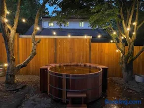 Greenlake Craftsman - Hot Tub, AC, Dog Friendly - Image 1
