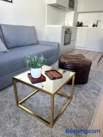 Apartmán s klimatizáciou a balkónom pri letisku BTS - Image 5