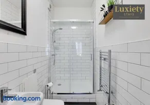 Stylish Sunny Studio City Centre By Luxiety… - Image 5