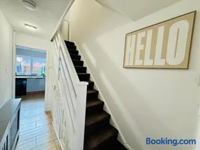 Spacious 4BR House in Wellingborough Long Stays - Image 5