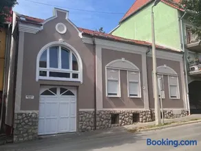 Berzsenyi Apartmanház - Image 1