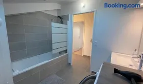 Modern apartment close to Paris - Image 2