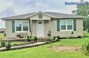 Cowboy Cottage, Country Charm - Image 1