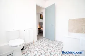 No 9 Afan Valley House by SSW 3BR Free Parking Sleeps 5 close to Bike Trails - Image 3