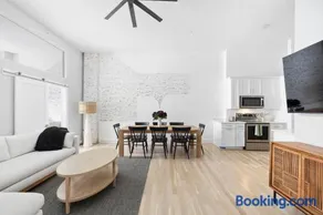Old Port Brick Loft, Walk to Dining & Waterfront - Image 1