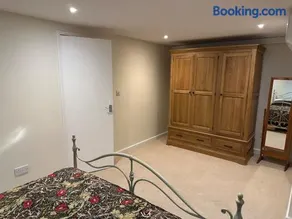 Hornbeams Annexe - Deluxe Apartment - Image 4