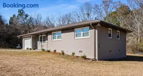 Sleek 3 BR home with self check in Private! - Image 2